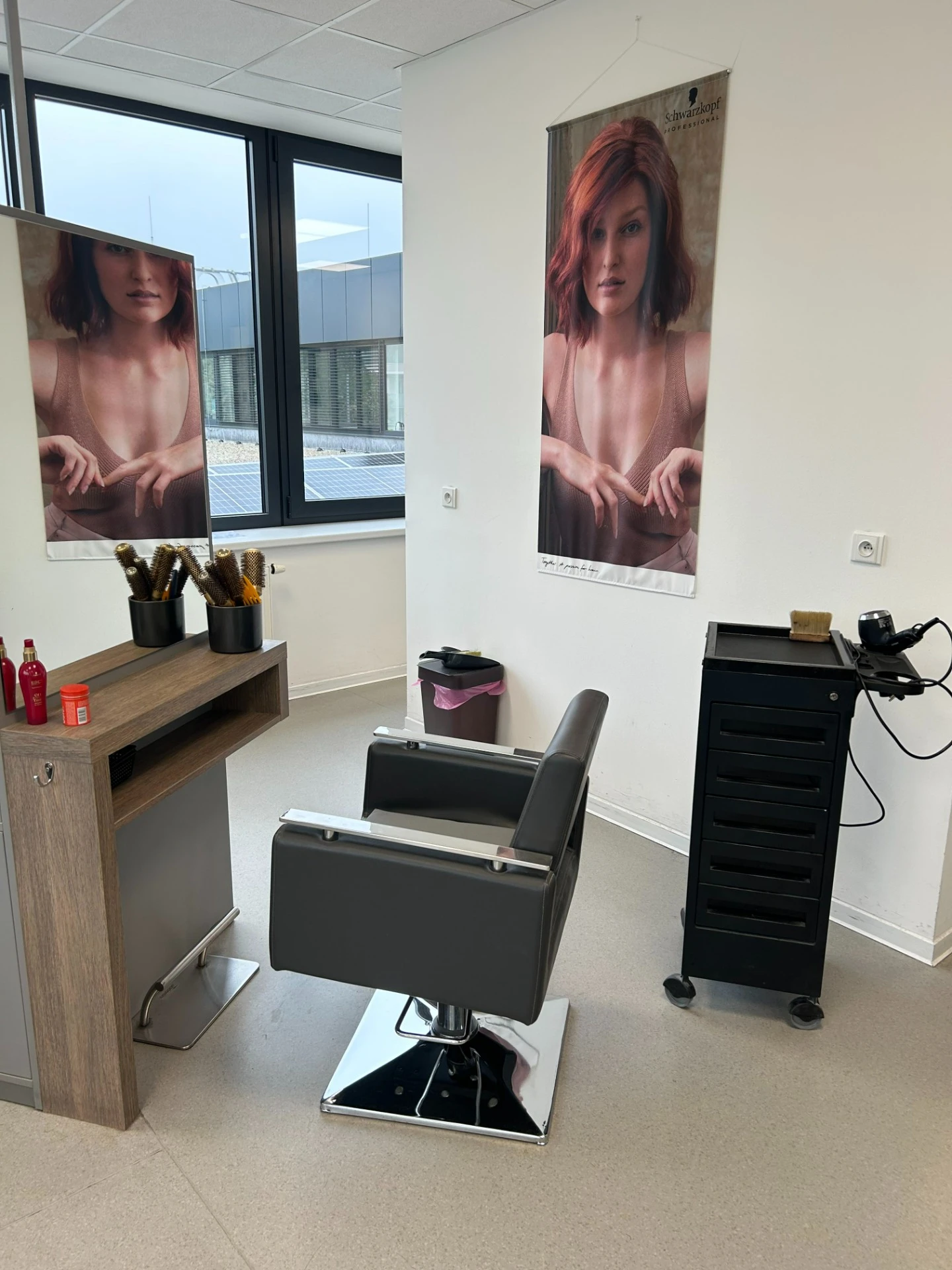 Interiér kadeřnictví Hanela